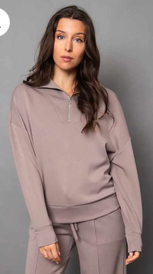 Prida Zip Pullover
